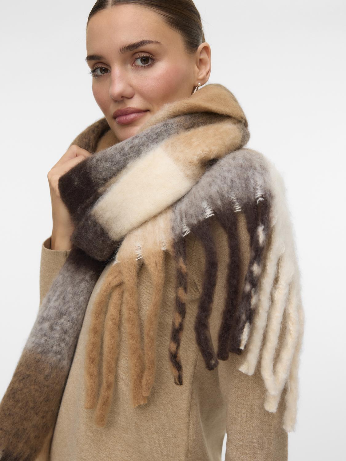 model_shot-front